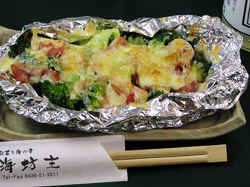 ブロッコリーとトマトのチーズ焼