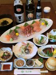 前菜3点盛・小鉢2品・茶碗蒸し・焼魚又は煮魚・揚げ物・刺身盛合せ（大皿60cm）・おじや・漬物