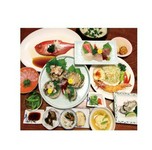 前菜3点盛り、小鉢２品、刺身盛合せ、金目鯛煮付け、蟹みそ甲羅焼、茶碗蒸し、おじや、香の物、当日のおすすめ一品　10 品前後
※仕入れの状況により内容が変更となる場合があります。写真はイメージです