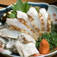 　「博多ぼて」は天然とらふぐを出来るだけ安く、気軽に食べられる店、をモットーにしております。今まで、ふぐを食べた事の有る方はもちろん、初めての方には、スタッフが美味しい食べ方を説明いたします。