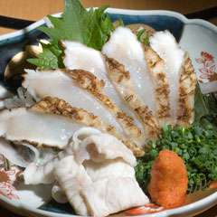 天然トラフグの専門店、極上の【ふく料理】を楽しめます。