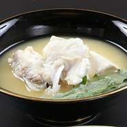 ふぐの出汁を味わえる、贅沢な味噌汁。