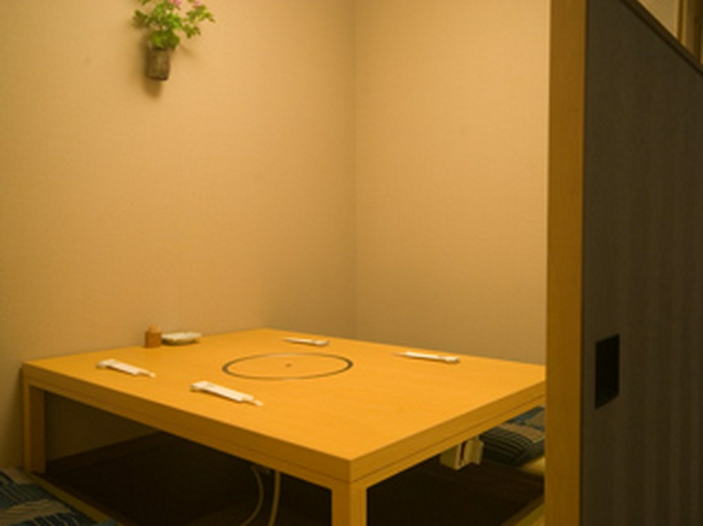 掘りごたつ席も完備