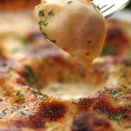 当店人気ＮＯ．１メニュー!!
丸ごとにんにくを、白みそベースのベシャメルソースでグラタンに・・・
