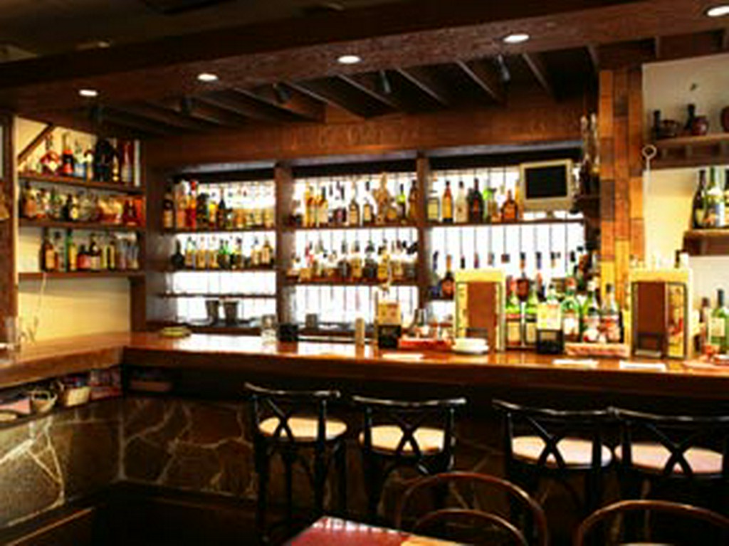 バーカウンターも　お酒は豊富
