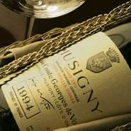 フランス・イタリアワインを中心に各国のワインを100種類程揃えております。