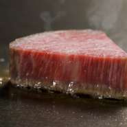 国産牛＆特撰和牛の食べ比べが出来るハーフ＆ハーフ　

100g（少なめ）…￥7,500
150g（ふつう）…￥12,000
200g（多め）　…￥16,500