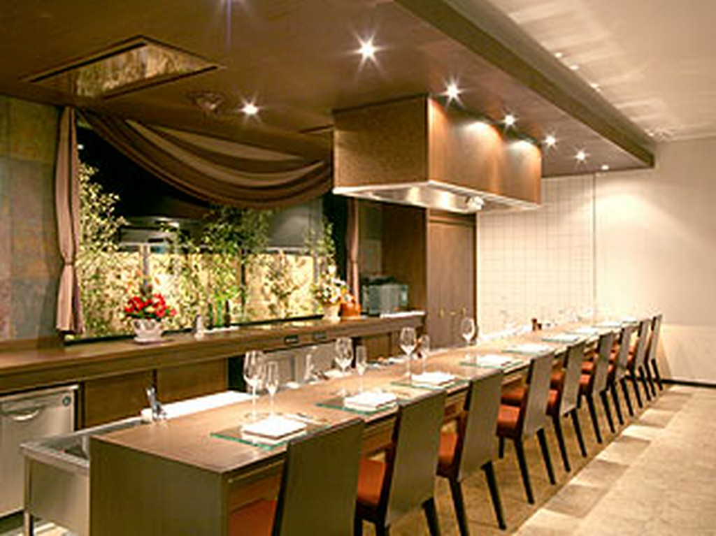 　カウンター席　9～11席