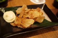定番の酒の肴「えいひれ」の炙りです。辛子マヨネーズで召し上がれ
