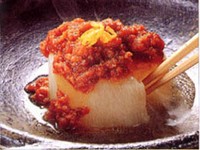 コトコト煮込んだ「風呂ふき大根」にねぎ味噌をのせたお酒がすすむ逸品