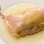 美味しいです！骨付き鶏もも肉を低温の油で煮込みオーブンで焼いたフレンチの定番