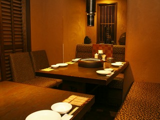 テーブル半個室