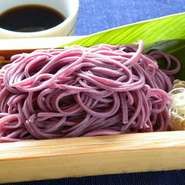 当店だけのオリジナル。週一で打たれる変わり蕎麦。