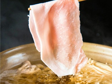 あぐー豚しゃぶしゃぶ。自家製シークワーサーポン酢とゴマダレで