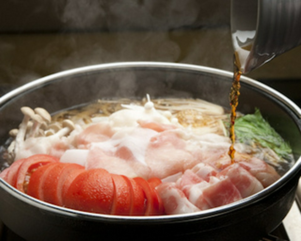 すき焼きにトマト？この意外な組み合わせが上質な肉の本来の旨さを引き立てます