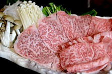 沖縄県産黒毛和牛（もとぶ牛・山城牛…etc）のA5ランクの贅沢しゃぶしゃぶ鍋。