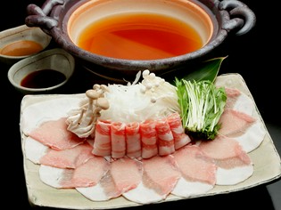 和と琉の饗宴！　特製スープが奥深い『アグーしゃぶしゃぶ鍋』