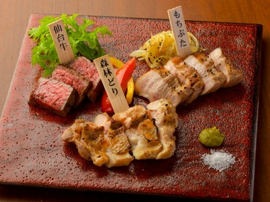 宮城県産お肉三種盛合せ（仙台牛・もちぶた・森林どり）