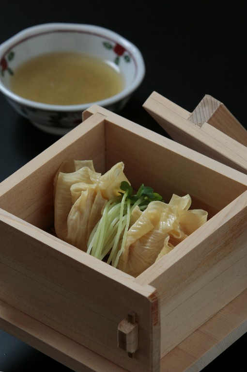 生湯葉の茶巾蒸し