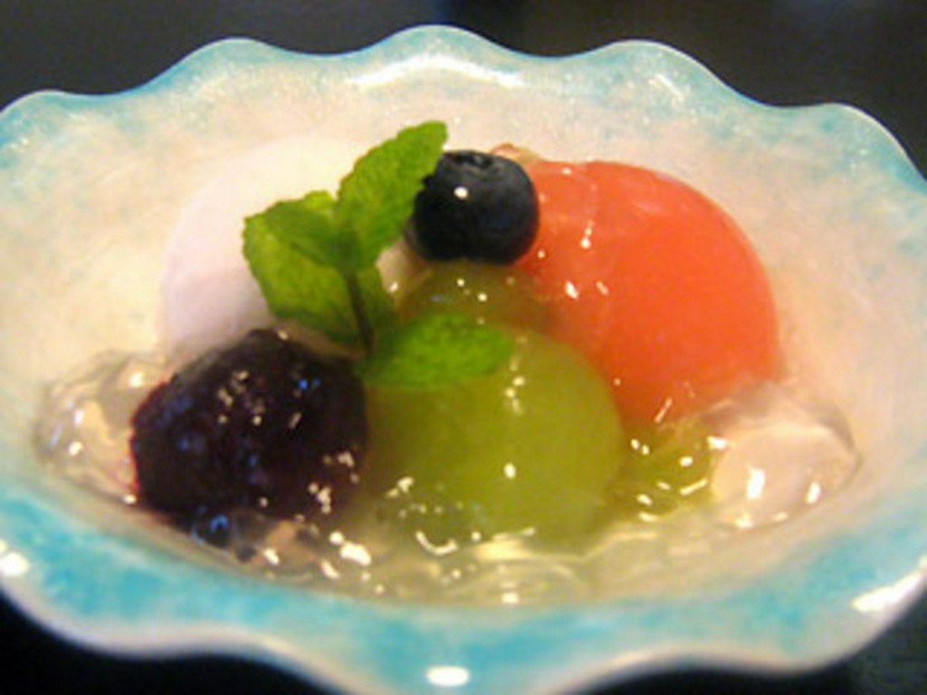 季節の果物を使った〆のデザートも、「おまかせコース」の楽しみ