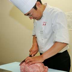 料理人のこだわりが集結。厳選食材とカッティング技術