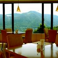 箱根の自然の山景色を眺めながら、ヘルシーな食事を楽しむ憩いの場です。