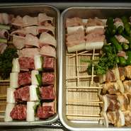 ケースの中はいつも新鮮なネタがたくさん入ってます。どれにしようか迷いながら、どんどん焼いてもらって下さい！！