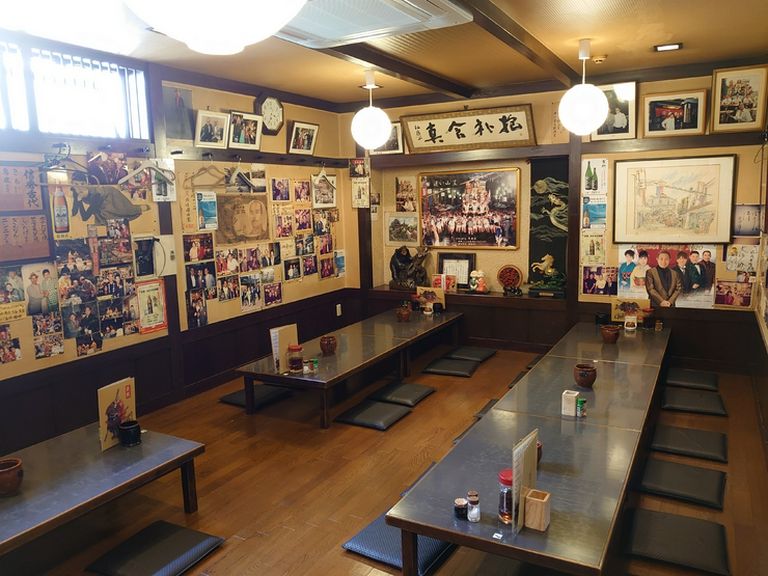 大人数の団体もOK！落ち着いた雰囲気の2階席