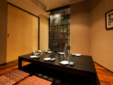 大事な席には、掘りごたつ式の個室で『旬のおまかせコース』を