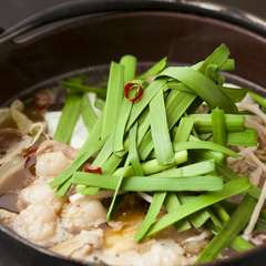 天然素材からとったダシが上品な味わいの『モツ鍋』和風しょう油味と辛味こく味の2種類  
