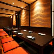 JR博多駅の博多口から歩いて5分。福岡交通センタービル8Fの好ロケーションにあります。