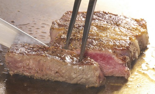 厳選した食材を専門店で仕上げた『黒毛和牛サーロインステーキ』