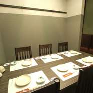 大切なお客様のおもてなしには、美味しいお料理はもちろん、まわりを気にせずにお食事ができる個室を「函館ダイニング雅家」ではご用意しております！