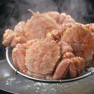 茹で、刺身

熱々をご提供するため、オーダーを頂いてから茹で上げますので30分～40分のお時間を頂戴します！