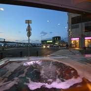 函館朝市の海鮮問屋直営のお店です。
海鮮問屋でしかできないクォリティとコスパをご堪能ください。