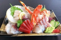 ※写真は２人前になります。
＜内容＞
たらば蟹（ボイル）・マグロ赤身・甘エビ・活帆立・地物白身・ｻｸﾗﾏｽ又は時鮭
