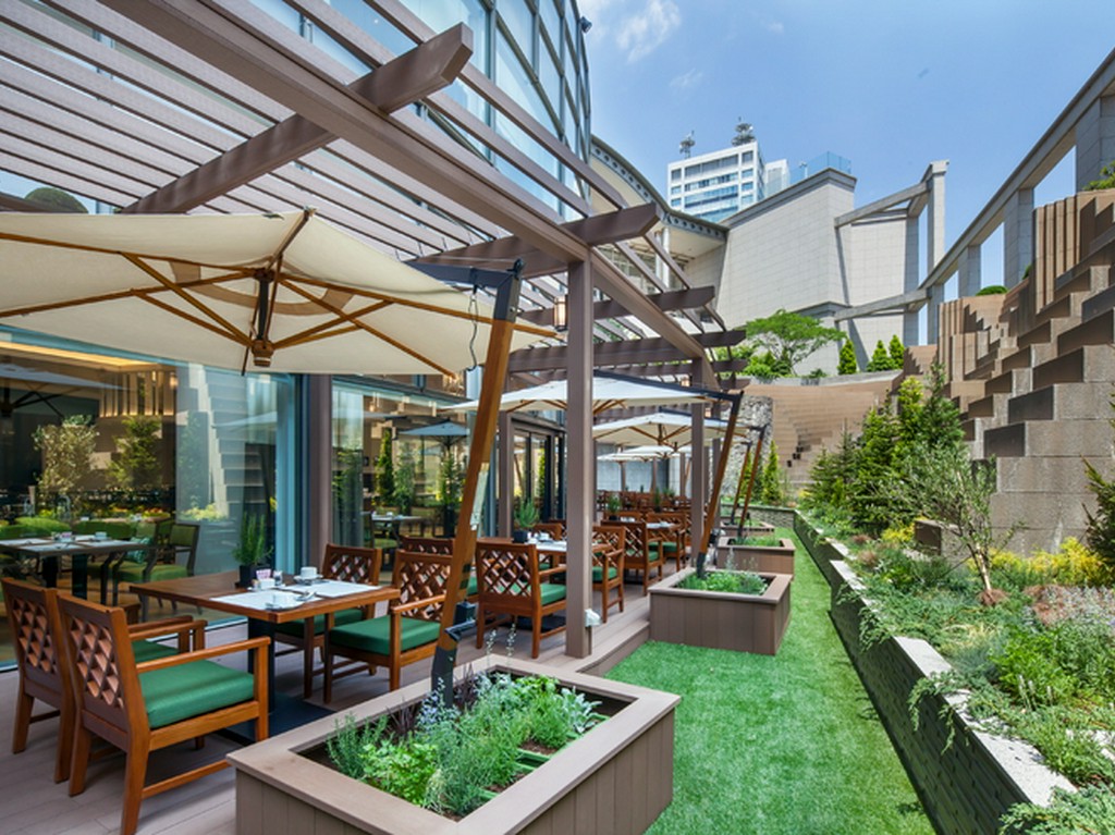 緑あふれるテラス席