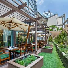 緑あふれるテラス席