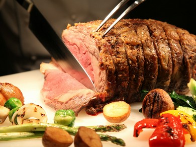 ブッフェならではの多彩な料理を、心ゆくまで堪能できる贅沢