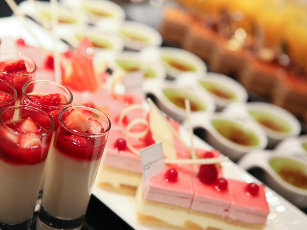 季節の繊細な彩りで演出されたデザート『デザートアトリエ』