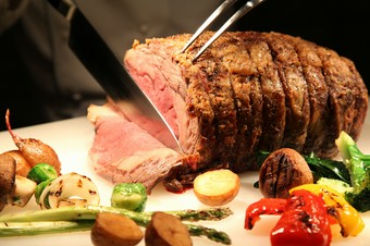 季節の野菜や魚、肉料理が楽しめる『ディナーブッフェ』