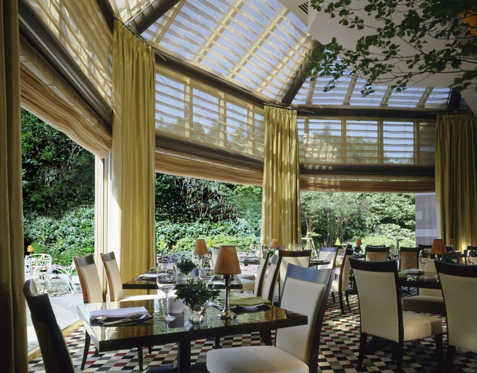 「恵比寿駅」から徒歩7分。【ウェスティンホテル東京】内に立地