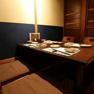 杉、松、檜などをふんだんに使用した店内。≪個室≫のご用意しておりますので、ごゆっくりとお食事をお召し上がりください。
