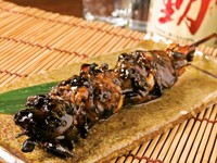 お口に入れたとたんに”フワッ”と広がるほろ苦さは、噛みしめると旨みとコクに変わっていきます。