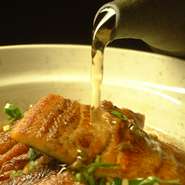 鰻から旨みが染み出してきて絶妙な味となり、ワサビのあっさり感とよくあいます。
