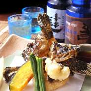 サクッ！パリッ！と揚がった骨とホッコリと揚がった身のコラボレーションが絶妙です。