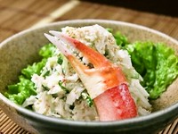 蟹は日本海の荒波の中で育った「ずわい蟹」を使い、海老は広大な太平洋で育つ「芝海老」を使っています。