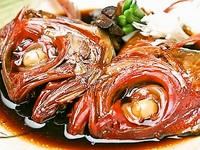 房総半島の勝浦沖の魚が、通年脂がのっていておいしいと評判ですが、地元で獲れる金目鯛も負けてません！