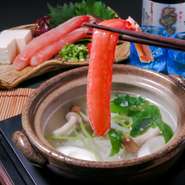 越前蟹や松葉蟹とも呼ばれ、柔らかく繊細な脚肉とたっぷりと入った蟹味噌はまさに冬の味覚の王者です 