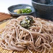 そば粉の深い香り、コシの強さとソフトな弾力、しなやかなのど越しをお楽しみください。